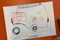 Feuerwehrauto-das-Wasser-abpumpt